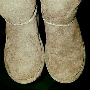 Kids size 12 uggs